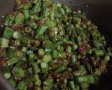 A picture of step 5 of Bhuni hui bhindi.