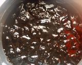 A picture of step 4 of No bake Chocolate biscuit cake.