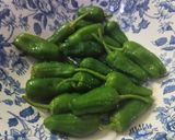 Foto del paso 2 de la receta: Pimientos de Padrón en freidora de aire