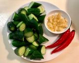 小黃瓜嫩炒雞丁的食譜步驟1照片