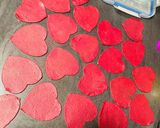 बीटरूट हार्ट शेप पूरी (Beetroot heart shape puri recipe in Hindi) रेसिपी चरण 5 फोटो