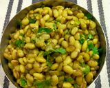 A picture of step 3 of Vaal nu Shaak (Lima beans).