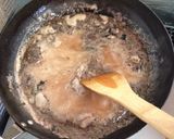 A picture of step 9 of Sauerbraten (Burgunderbraten) with Mushrooms.