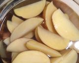 Foto langkah ke 3 dari resep Potato wedges (no oven).