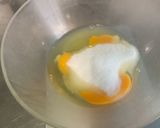 Une image de l'étape 1 de Petites crèmes aux œufs à la vanille, cannelle et amandes.