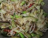 Foto langkah ke 3 dari resep Tumis Kembang Turi, Tauge, Ikan Asin.