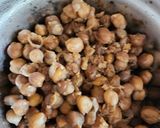 A picture of step 1 of Chole masala.