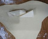 Hình bước làm 2 của món Bánh mì cua nhân phô mai