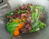 Foto langkah ke 3 dari resep Tumis sayur campur jamur kuping.
