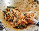 A picture of step 6 of Masaledar dahi (curd) bhindi.