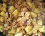 Foto del paso 4 de la receta: Carne con papas, cebolla y muzarella al horno