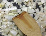 Foto del paso 2 de la receta: Tortilla keto de espinacas y puerro