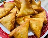 A picture of step 5 of Triangle mince samosa.