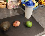 Une image de l'étape 1 de Avocat et St Jacques vinaigrette au fruit de la passion.