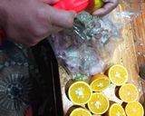 Foto del paso 2 de la receta: Pollo en cítricos con puré de palta