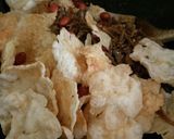 Foto langkah ke 4 dari resep Sambalado teri kacang emping.
