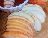 Foto del paso 2 de la receta: Tosta con burrata, manzana y frutos secos