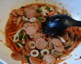Foto langkah ke 2 dari resep Sosis asam manis.