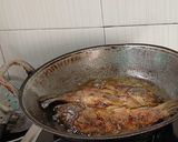 Foto langkah ke 2 dari resep Pesmol Ikan Mas Bumbu Kuning.
