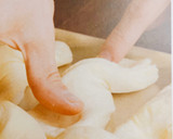 Foto del paso 7 de la receta: Facturas y medialunas de manteca