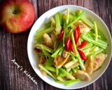 芹菜炒麵腸 / 家常菜的食譜步驟6照片