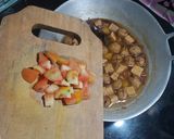 Foto langkah ke 5 dari resep Semur kentang bakso tahu.