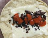 Foto del paso 2 de la receta: Quesadillas de chapulines