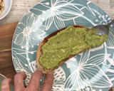 Foto del paso 8 de la receta: Huevo poché sobre tostada de aguacate 🥑