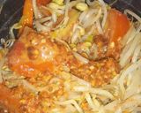 Foto langkah ke 3 dari resep Cah tauge saus kacang.