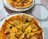 A picture of step 5 of Instant chicken Tikka Pizza in frying pan.