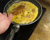 Foto del paso 2 de la receta: Tortilla de cebolla y bacon