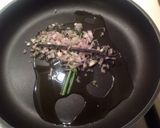 Foto del passaggio 2 della ricetta Tagliatelle al peperoncino, con canocchie, bacca di vaniglia e zenzero