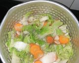 Foto langkah ke 2 dari resep Tumis sawi wortel.