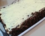 Pas rețetă Prăjitură cu blat de cacao, blat de nucă și cremă de vanilie 13 fotografie