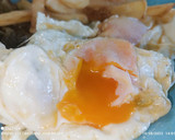 Foto del paso 4 de la receta: Huevos fritos con chorizo, pimiento y patatas