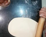 A picture of step 2 of Banana hazelnut choco rolls.