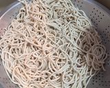 Φωτογραφία βήματος 1 της συνταγής Noodles με κοτόπουλο και λαχανικά. 🍜