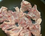 A picture of step 1 of White Wine Mushroom Chicken.