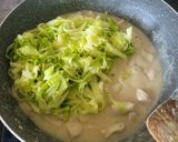 A picture of step 5 of Creamy Pesto chicken zoodles.