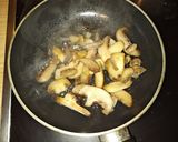 Omlet ze szpinakiem, pieczarkami i szynką z kurczaka krok przepisu 2 zdjęcie