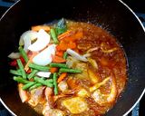 รูปขั้นตอนการทำที่ 2 ของ ผัดเผ็ดซีฟู้ด