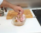 Foto del paso 2 de la receta: El mejor muslito de pollo crocante picante