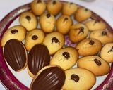 Une image de l'étape 4 de Madeleine fourrée et coque en chocolat 🥮🍫.