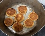 A picture of step 6 of Diet biscuits with brown sugar and raisens 🫓 🫓.