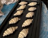 Foto langkah ke 4 dari resep Mini Croissant Tower.