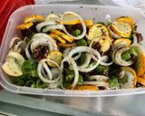 Une image de l'étape 9 de Courgettes jaunes et poivrons verts aux tomates séchées et épices.