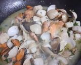 Foto del paso 2 de la receta: Fideuá fácil con un preparado de marisco