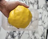 Une image de l'étape 3 de Biscuits jaune à le fleur d'oranger.