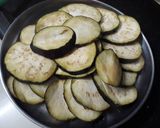 A picture of step 2 of Baigan masala fry.