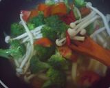 Foto langkah ke 4 dari resep Cah Jamur Brokoli Wortel.